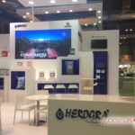 Montaje de audiovisuales en el stand de Herogra en la feria Fruit