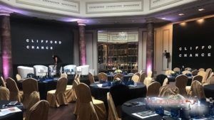 Montaje de pantalla LED para evento de Clifford Chance