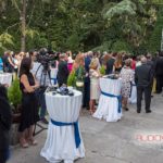 Montaje audiovisual con pantalla LED y traducción simultánea