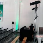 Montaje de pantalla LED y equipos de sonido