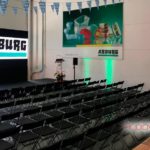 Montaje de pantalla LED y equipos de sonido